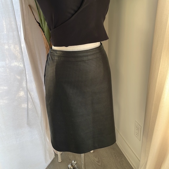 002. DANIER / REAL LEATHER BLACK MIDI SKIRT - Picture 2 of 6